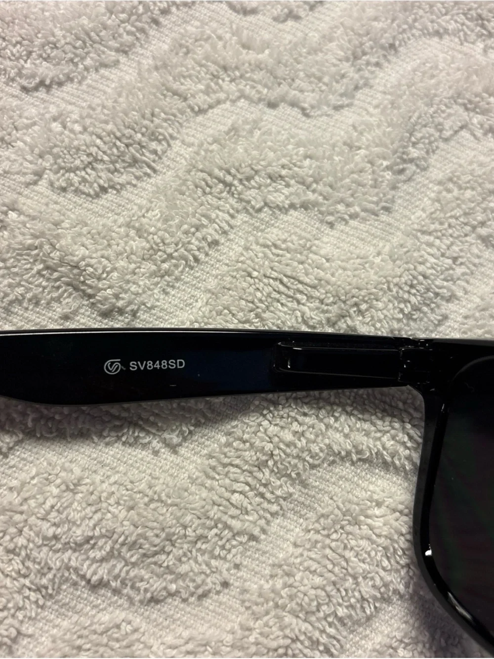 Classic Black Men's Sunglasses - Timeless Wayfarer Style